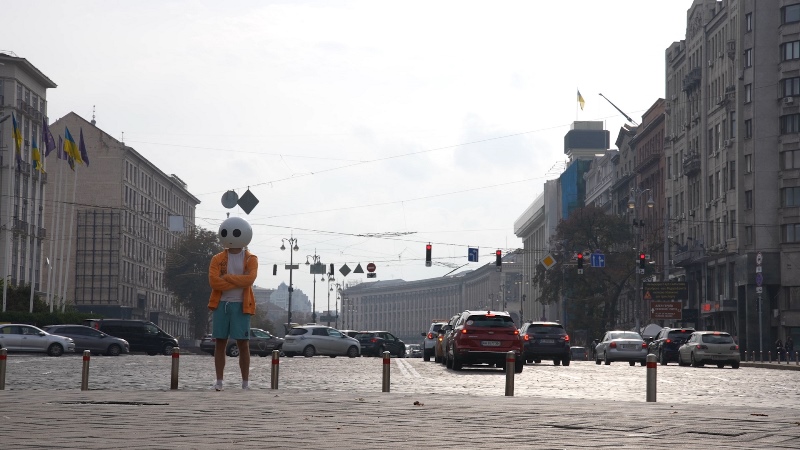 "Він і так вміє?!" Ким виявився "загадковий інопланетянин", який спантеличив киян